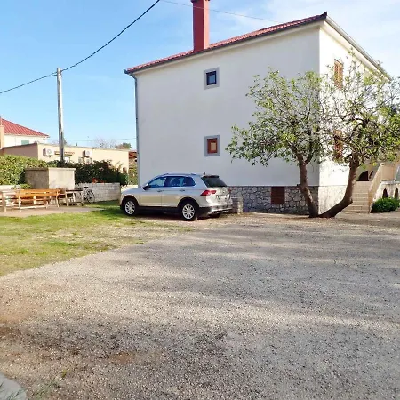 - Paklenica Riviera 36550 セリネ