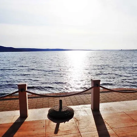 - Paklenica Riviera 36550 Seline